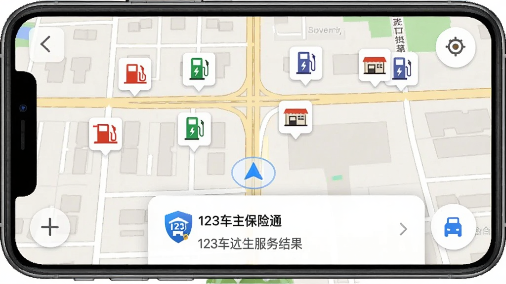 一张手机地图导航界面,地图上分布着多个加油站、充电桩、洗车店的小图标,屏幕底部弹出一个服务列表,显示“123车主保险通”的附近推荐结果,背景为街道地图,风格简洁实用,画质清晰,无多余元素