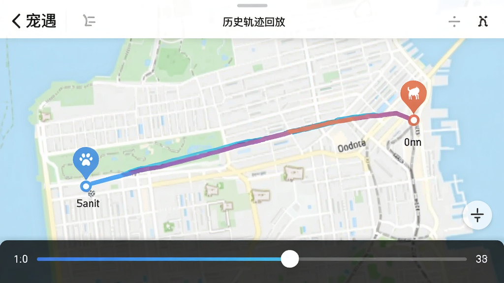一张“宠遇”App历史轨迹回放功能截图,地图上呈现一条彩色的宠物移动轨迹线,带有起点和终点标记,时间轴滑块位于屏幕下方,界面设计简洁,轨迹线清晰可见,整体风格专业且直观,画质干净