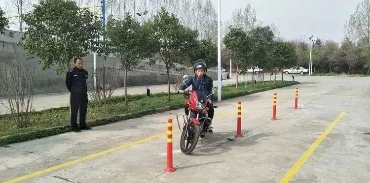 摩托车考试直达 绕桩练习技巧 经验分享