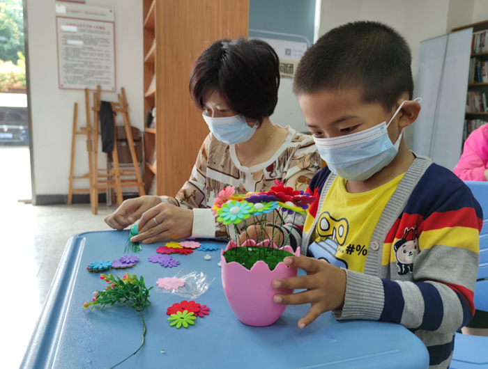 小小世界 亲子互动 孩子主导手工DIY过程