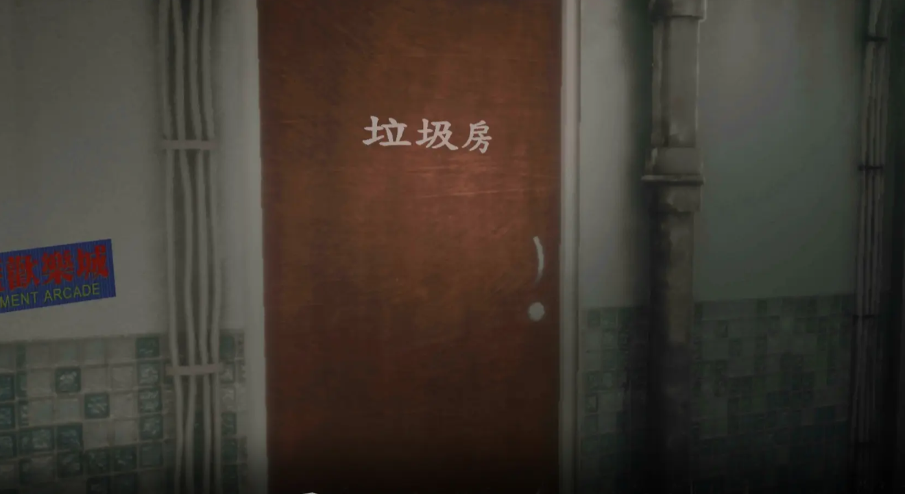 猛鬼大厦一楼的锁匠(猛鬼大) 昏暗走廊尽头一扇旧木门 配图