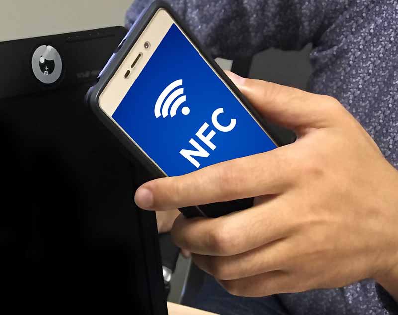 NFC一键app写入WiFi标签后手机碰触测试