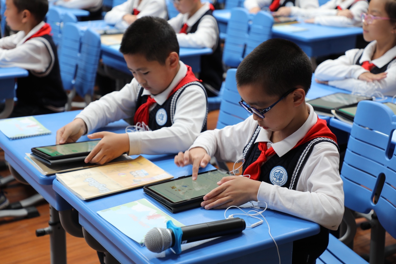 哈喽素养不同年龄段课程对比 课堂互动画面