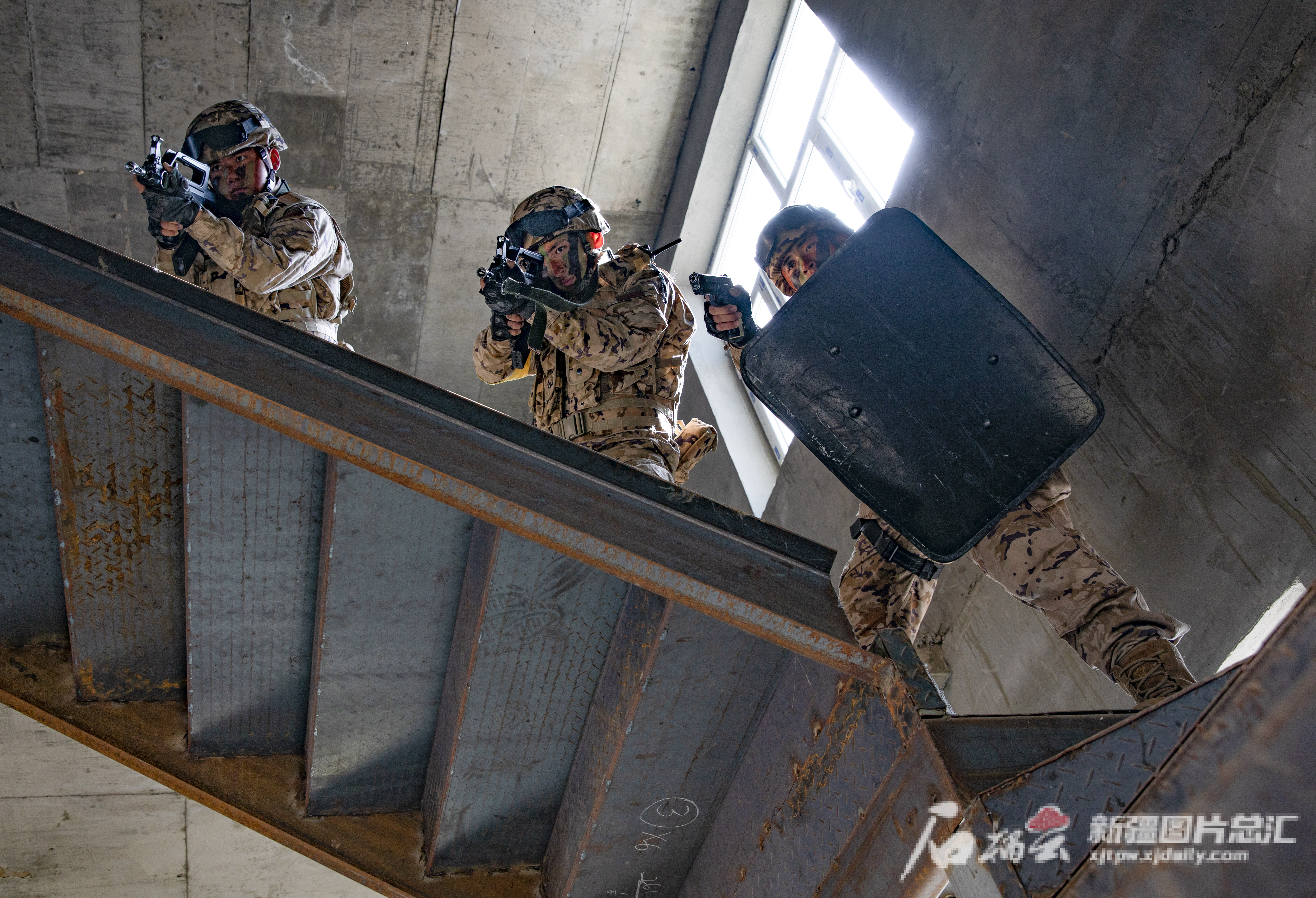 FBI�������� FBI Hostage Rescue ѵ������ �Ŷ���� ����